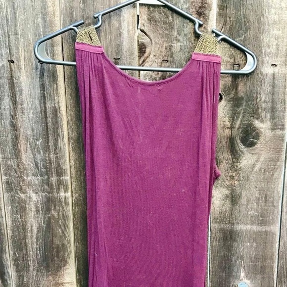 Sleeveless Burgundy Blouse w/Metal Detailing, Women’s Size M - Picture 7 of 7